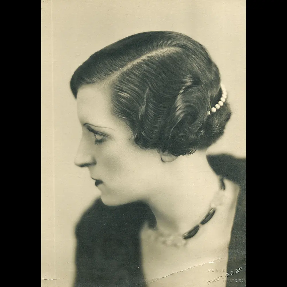 Photocap - Coiffure Présentée Par Le Mannequin Henriette (Circa 1925-1930) 1