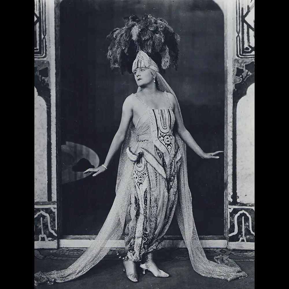 Poiret - Alice Delysia Dans Un Costume D'afgar (1920) 1