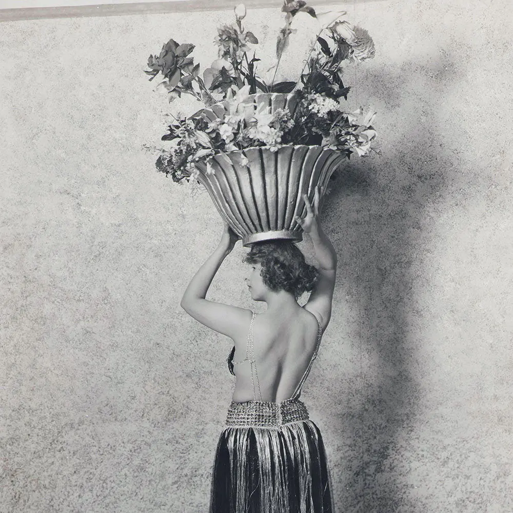 Poiret - Jean Barnette Dans Un Costume D'afgar (1920) 2