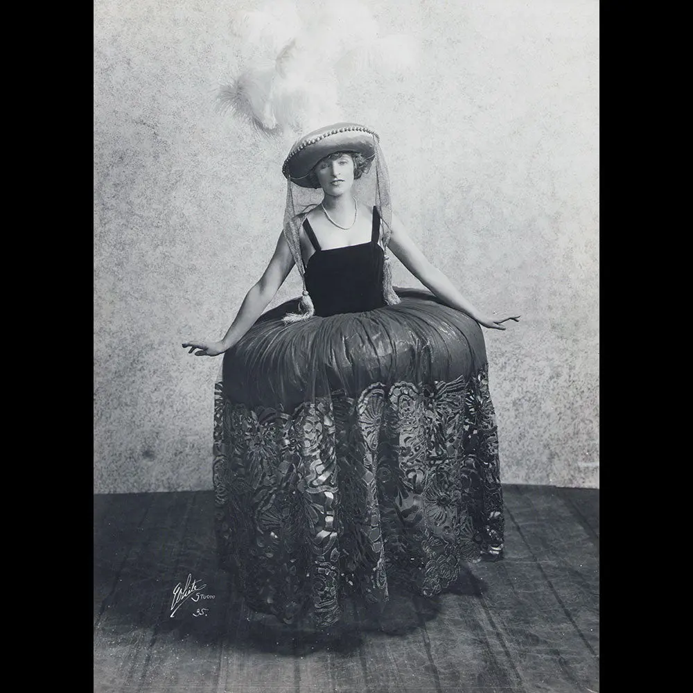 Poiret - Vera Ruby Dans Un Costume D'afgar (1920) 1
