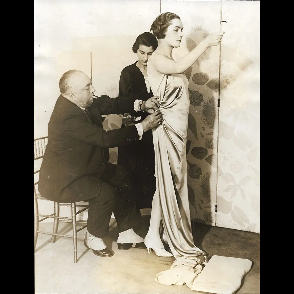 Paul Poiret - Essayage D'un Modèle Pour L'hiver 1924 1