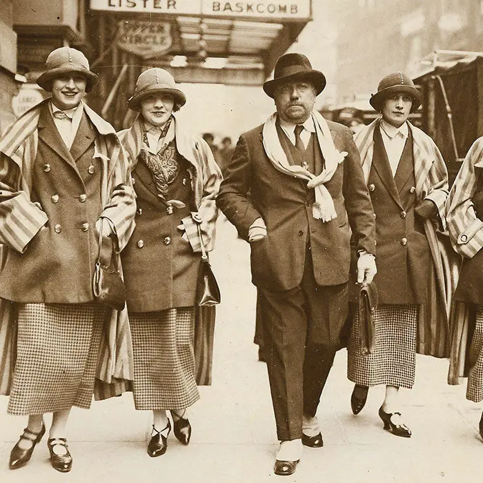 Poiret - Paul Poiret Et 4 Mannequins À Londres (1924) 2