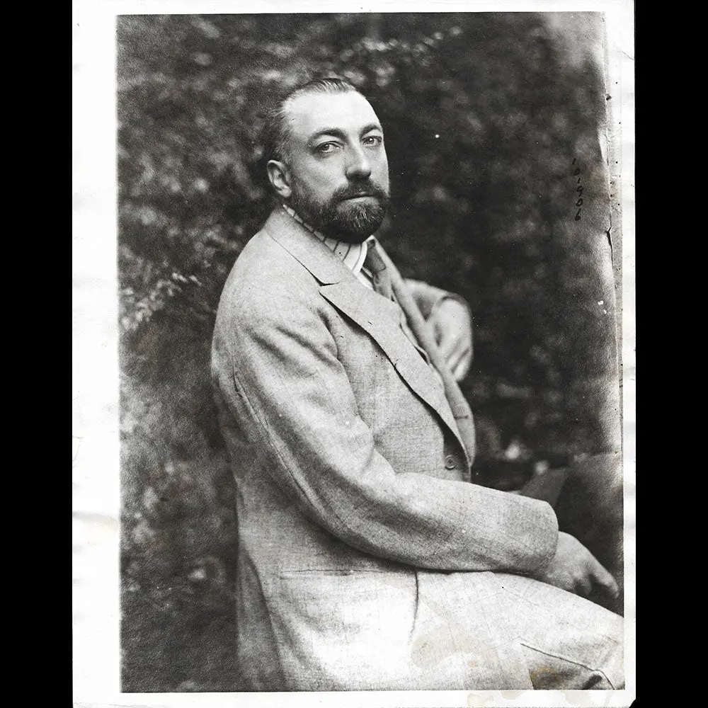 Poiret - Portrait De Paul Poiret Dans Le Jardin De L'hôtel D'antin (Circa 1910) 1
