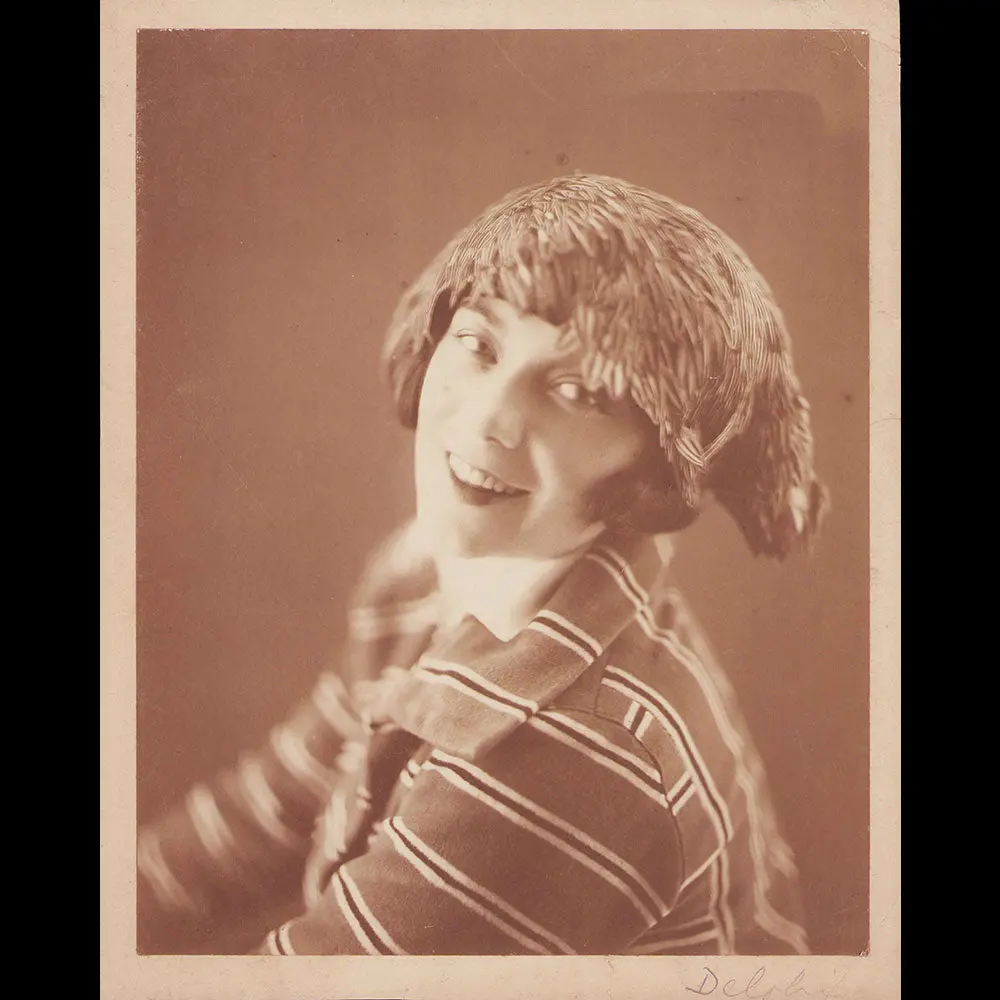 Lewis - Portrait D'andrée Spinelly, Photographie De Delphi (1920) 1