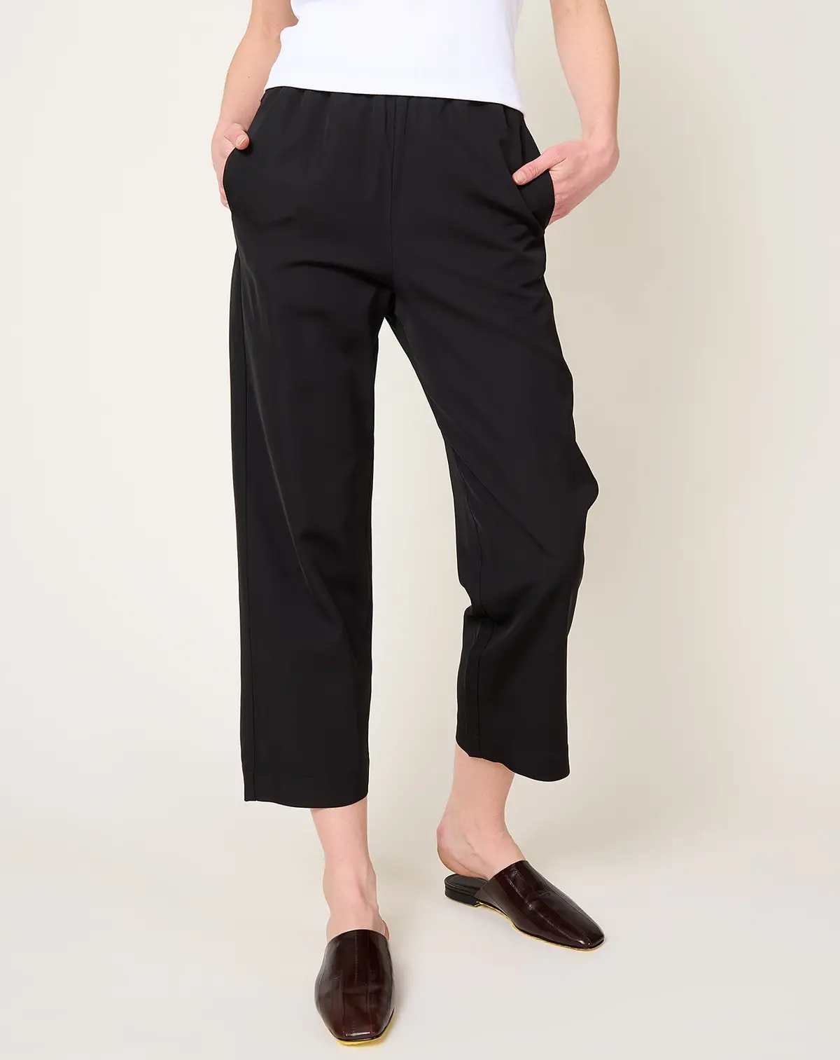 Cropped Wide Leg Trousers In Black 1