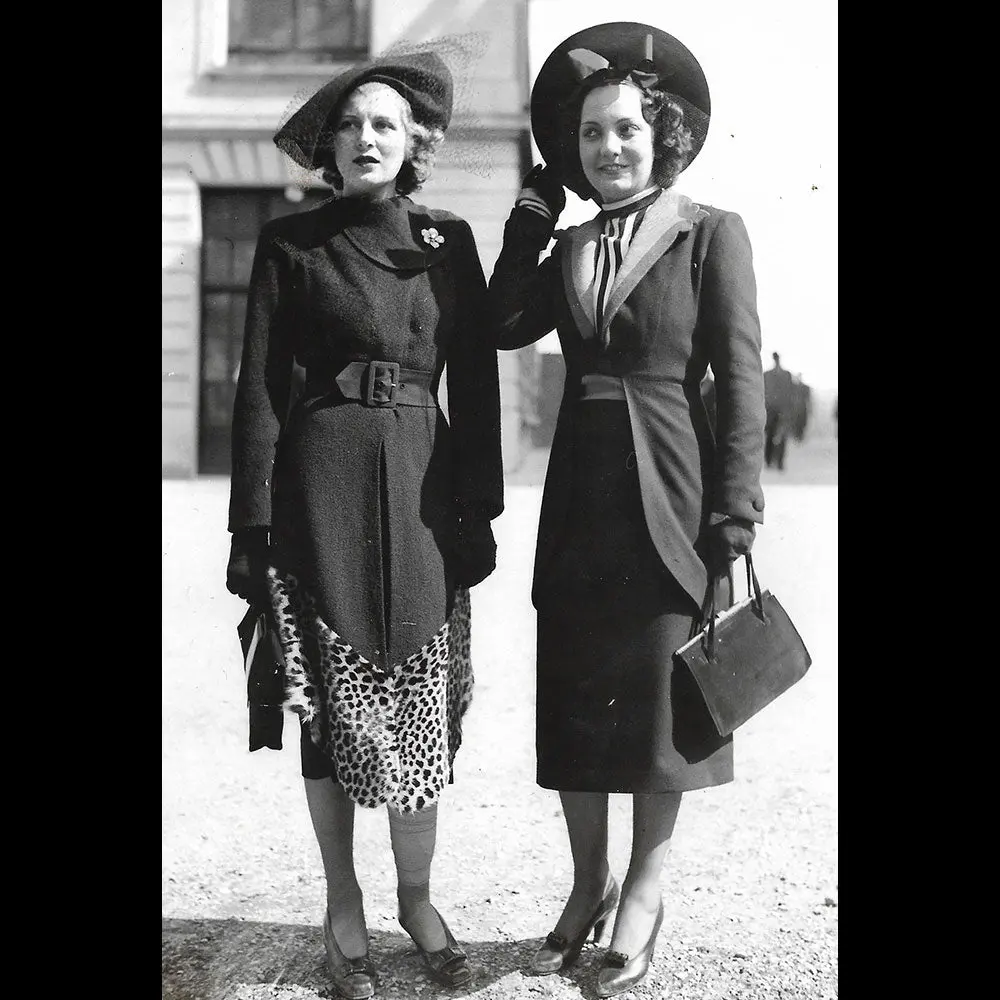 Deux Femmes Elégantes, La Mode À Auteuil, Photographie De L'agence Safara (1938) 1