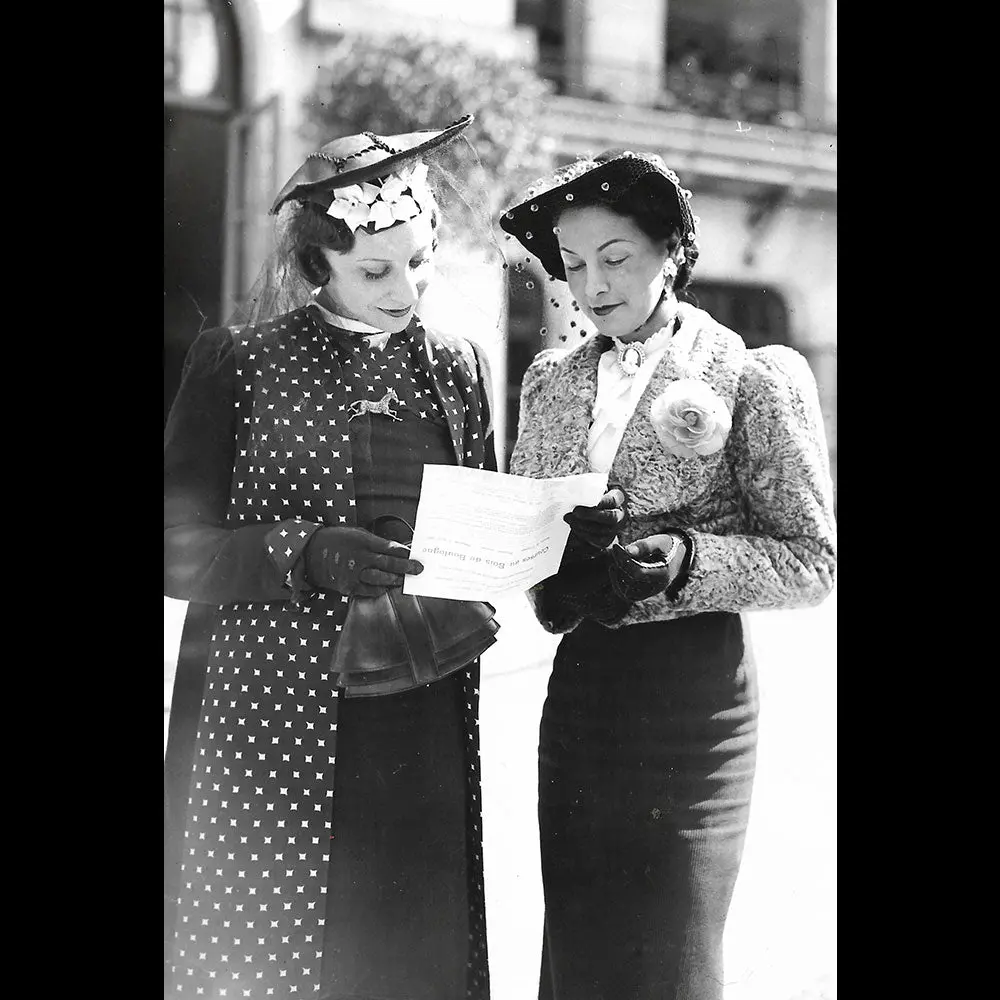 Deux Femmes Elégantes, La Mode À Longchamp, Photographie De L'agence Safara (1938) 1