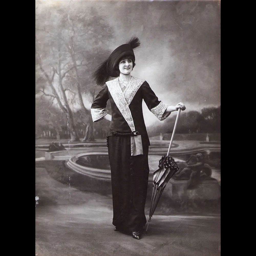 Robe De Satin Noir, Photographie Du Studio Felix (1912) 1