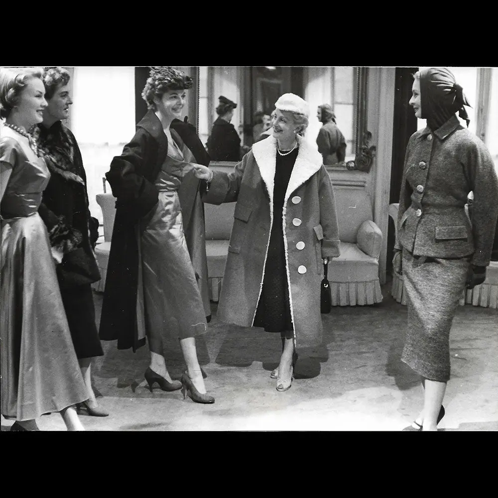 Schiaparelli - Innovation Sensationnelle, Trousseau À Forfait  (1953) 1