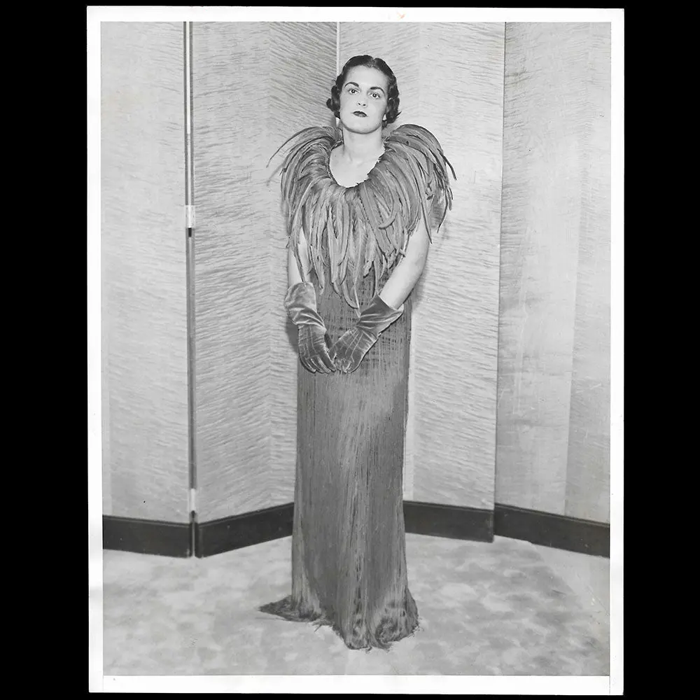 Elsa Schiaparelli - Robe Du Soir Et Cape De Plumes Portées Par Eleanor Reed (1932) 1