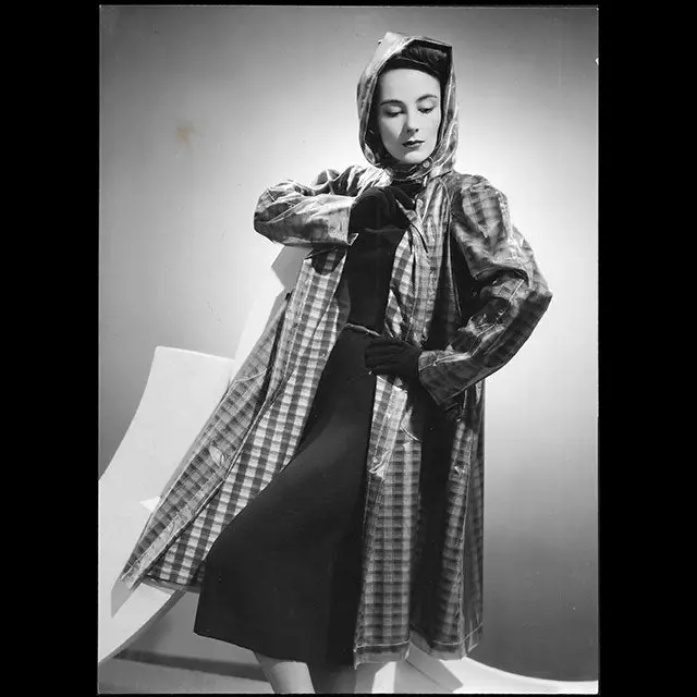 Elsa Schiaparelli - Manteau De Pluie, Tirage De Dorvyne (1939) 1
