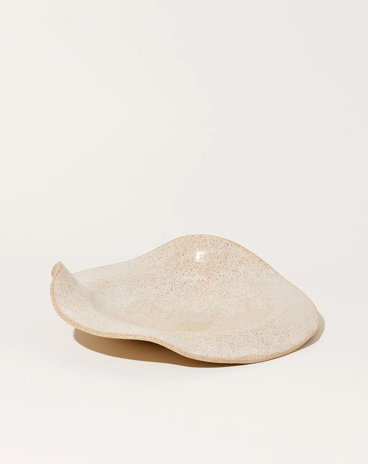 Raya Round Platter In Speckled White 1