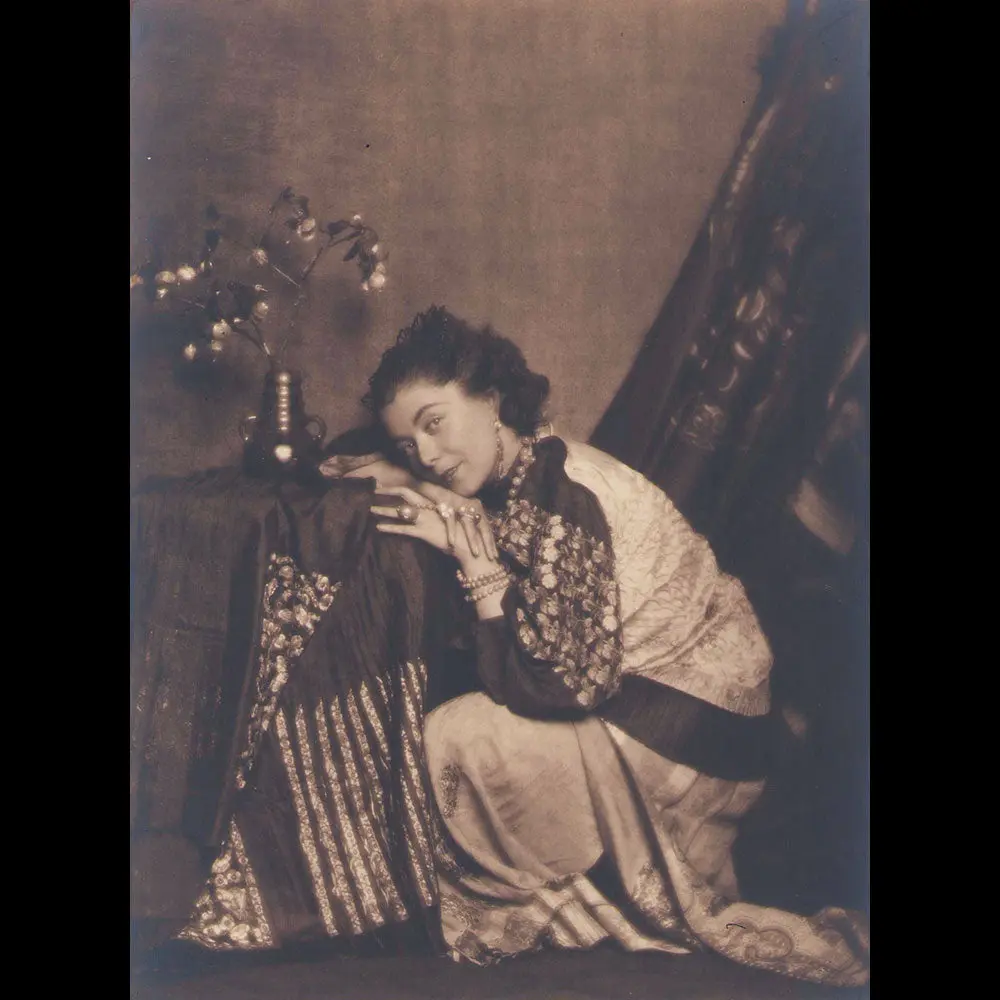 Poiret - Portrait D'andrée Spinelly Dans Son Appartement Décoré Par Paul Poiret, Photographie De D'ora (Circa 1924-1925) 1