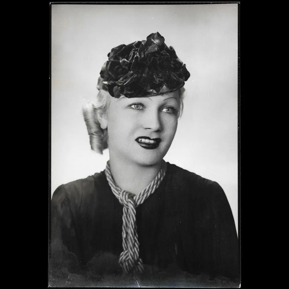 Suzy - Chapeau Porté Par Miss Paris 1935, Tirage D'isabey 1