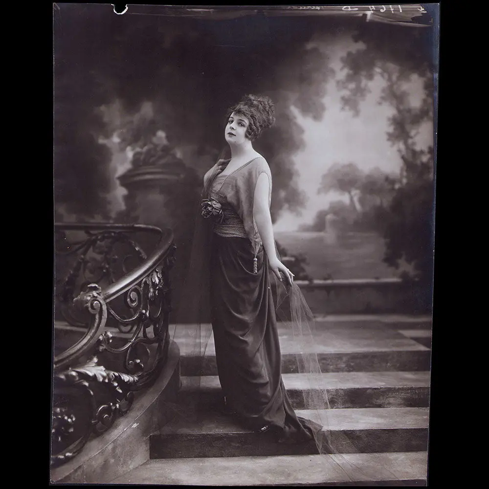 Bernard - Robe En Charmeuse, Photographie Du Studio Talbot (1910S) 1