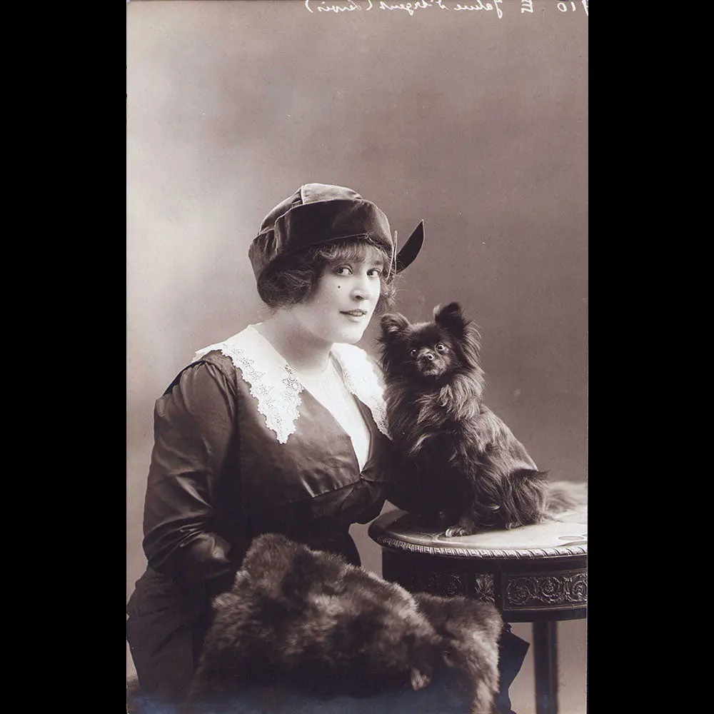 Lewis - Chapeau Porté Par Jane D'argent, Photographie Du Studio Talbot (1910S) 1