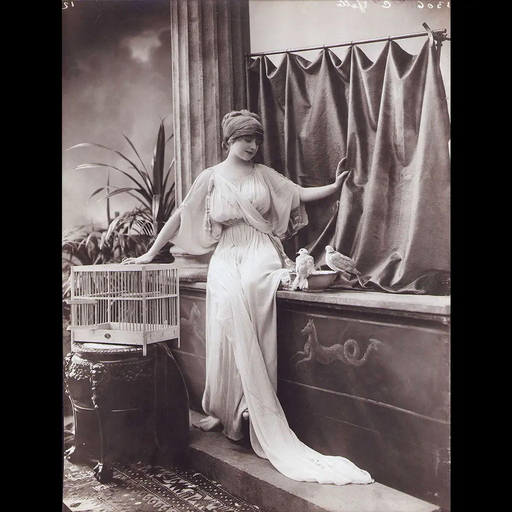 Mademoiselle Yette, Photographie Du Studio Talbot (1910S) 1