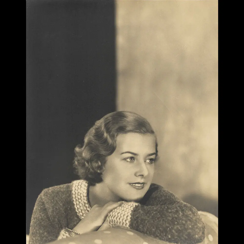 Paul Tanqueray - Portrait D'une Élégante Accoudée (1930S) 1