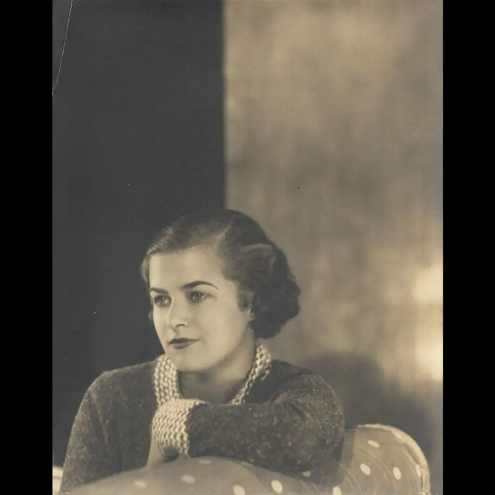 Paul Tanqueray - Portrait D'une Élégante Accoudée (1930S) 1