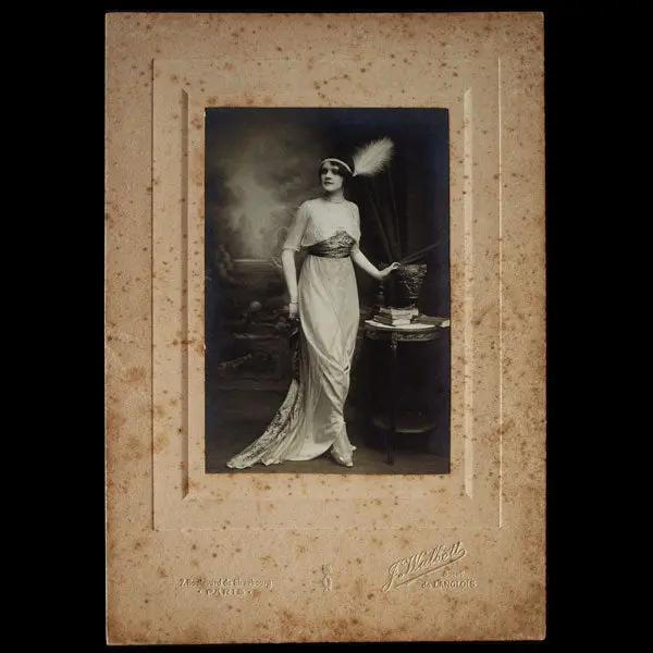 Odette Chez Worth, Photographie D'époque De Jules Walbott (Circa 1910) 1
